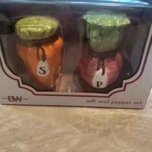 Salt pepper shakers